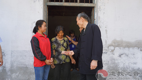 西安八仙宫走访资助在校贫困学子