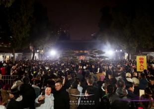西安市民八仙宫新年祈福，传递春节美好祝愿